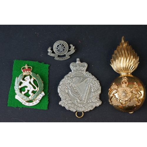 116 - A Small Collection Of Military Collectables To Include Buttons And Cap Badges.