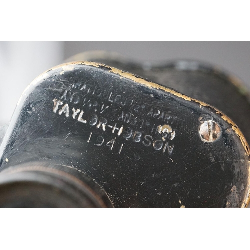 118 - A Pair Of British World War Two Issued Binoculars, Sino Prism No.2 Mk.II x6 By Taylor Hobson, Dated ... 