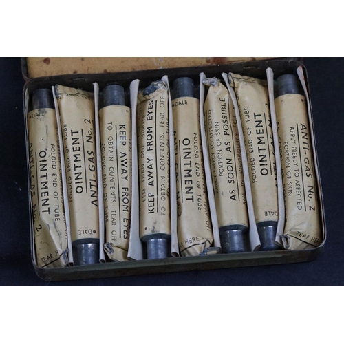 430 - A Small Collection Of British Military Brass Buttons Together With A Anti-Gas No.2 Ointment Tin, A R... 