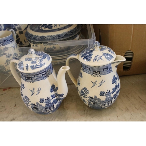 88 - Extensive Wedgwood of Etruria ' Willow ' pattern tea and dinner ware including 2 lidded tureens, cof... 