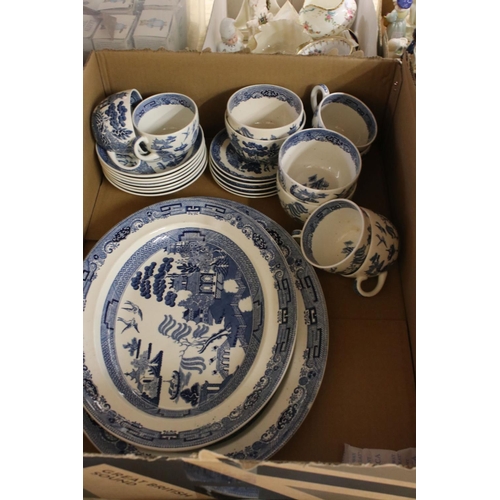 88 - Extensive Wedgwood of Etruria ' Willow ' pattern tea and dinner ware including 2 lidded tureens, cof... 