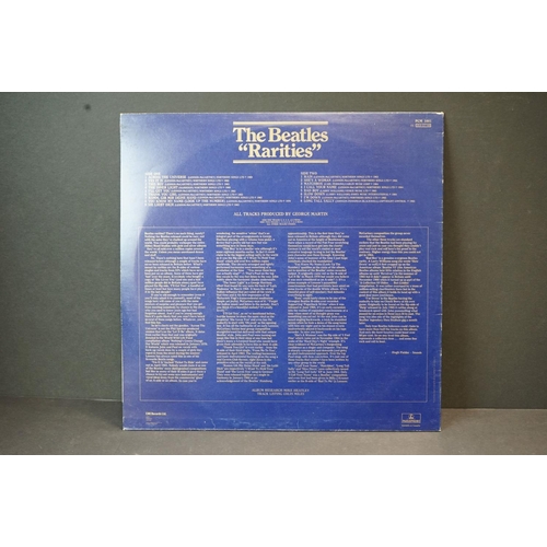 43 - Vinyl - The Beatles 2 LP's No.1 (EMI 5 29326) double LP with correct inners and poster, Ex and Rarit... 