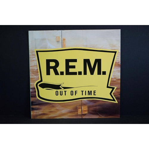 16 - Vinyl - 2 REM LP's to include Automatic For The People (WX 488) and Out Of Time (WX 404).  Both Slee... 