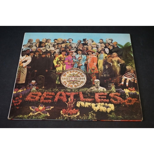 4 - Vinyl - The Beatles Sgt Pepper PMC 7027 early pressing with original red & pink flame inner (showing... 