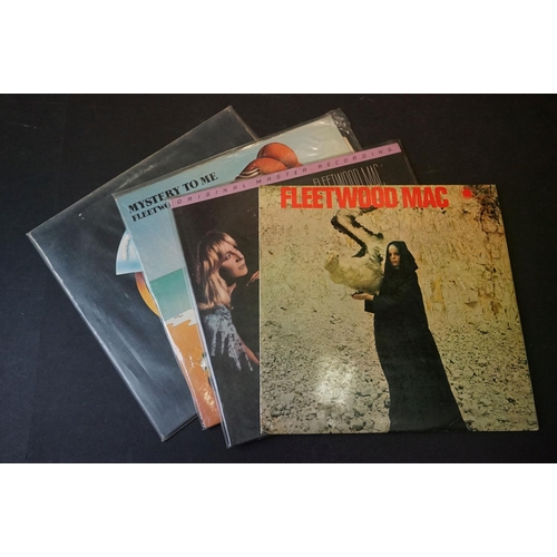 209 - Vinyl - 22 Fleetwood Mac LP's including the first album on Blue Horizon, Pious Bird Of Good Omen on ... 