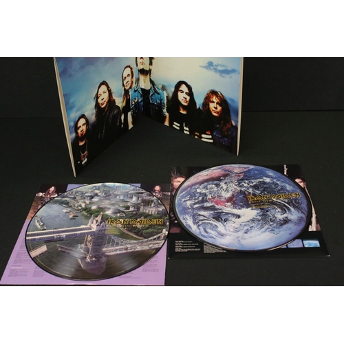 227 - Vinyl - Iron Maiden Brave New World double LP picture disc version on EMI 7243 5 26605 1 3.  Sleeve ... 