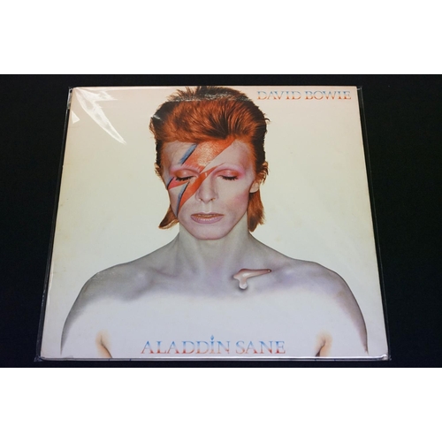 64 - Vinyl - 2 David Bowie LP's to include The Man Who Sold The World (LSP 4816) orange RCA label, victor... 