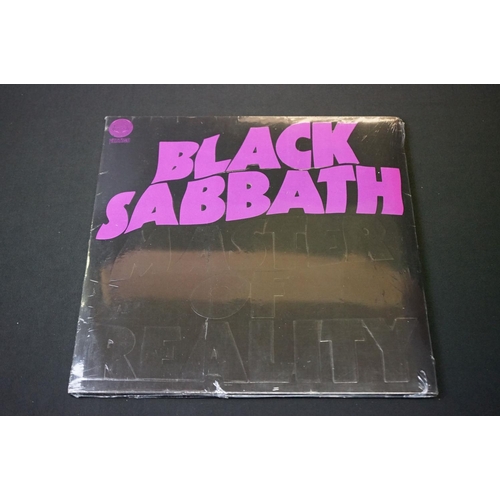 16 - Vinyl - 3 Black Sabbath LP's on Vertigo to include Master Of Reality (6360 050) spaceship label, Sel... 