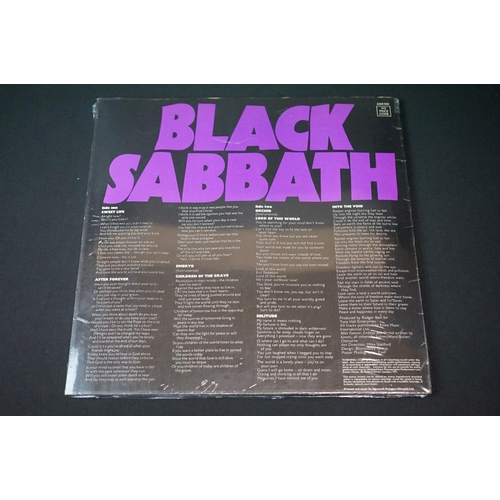 16 - Vinyl - 3 Black Sabbath LP's on Vertigo to include Master Of Reality (6360 050) spaceship label, Sel... 