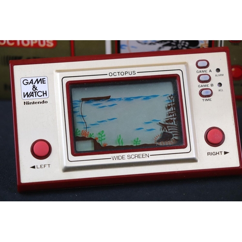 151 - Retro Gaming - Boxed Nintendo Game & Watch Octopus handheld console, with instructions, with 2 x bat... 