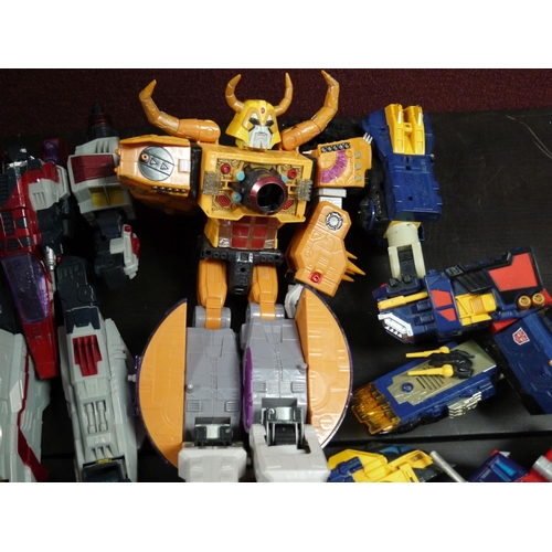 257 - Transformers - Large collection of contemporary Transformers figures