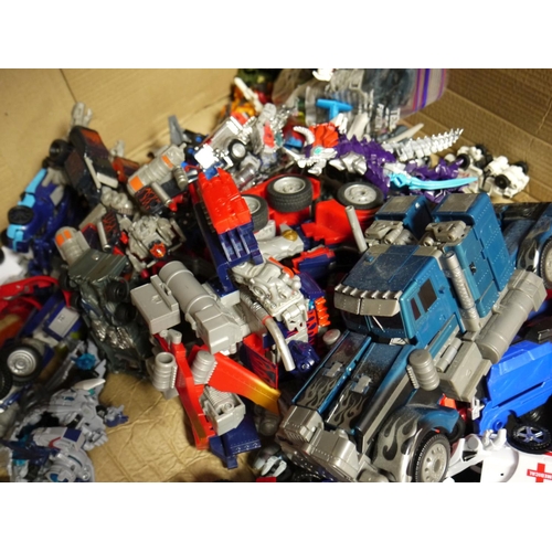 257 - Transformers - Large collection of contemporary Transformers figures