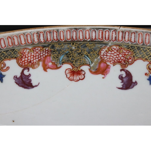 5 - Chinese Export Porcelain Punch Bowl in the Mandarin Palette, Qianlong period, decorated woth panels ... 