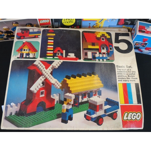 260 - Lego - Collection of 5 Boxed Lego Sets to include Legoland 1589, Basic Set 5 (damaged box), Lego Tec... 