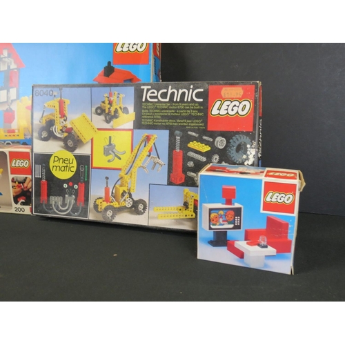 260 - Lego - Collection of 5 Boxed Lego Sets to include Legoland 1589, Basic Set 5 (damaged box), Lego Tec... 