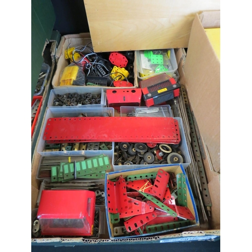 262 - Extensive collection of Meccano parts and accessories, various colours, to include wheels, sprockets... 