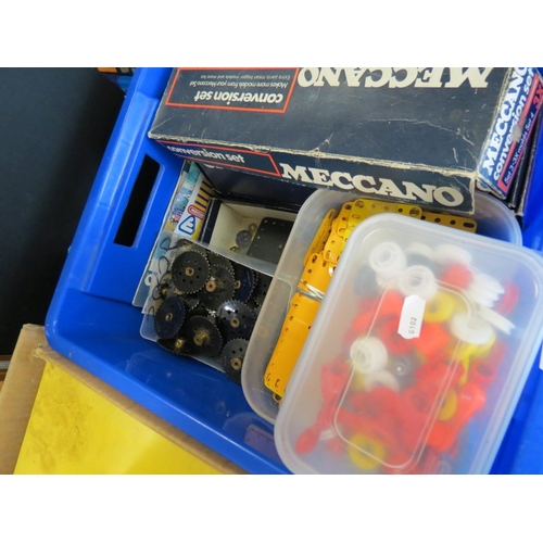 262 - Extensive collection of Meccano parts and accessories, various colours, to include wheels, sprockets... 