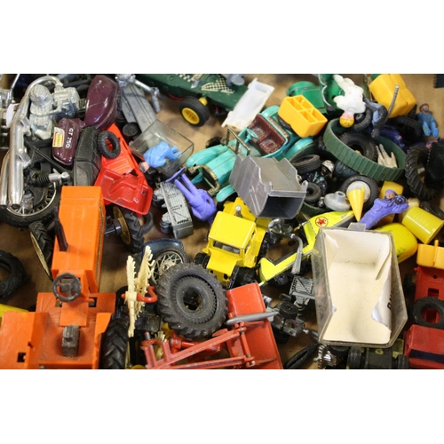 477 - Quantity of play worn diecast and plastic models featuring Matchbox, Britains, Burago etc plus a tin... 