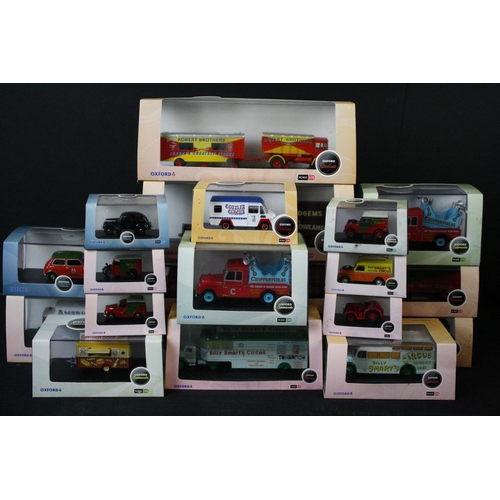 413 - 21 Boxed / cased Oxford Diecast models mainly featuring various Showtime examples (vg)