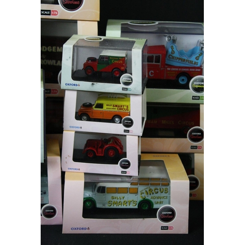 413 - 21 Boxed / cased Oxford Diecast models mainly featuring various Showtime examples (vg)