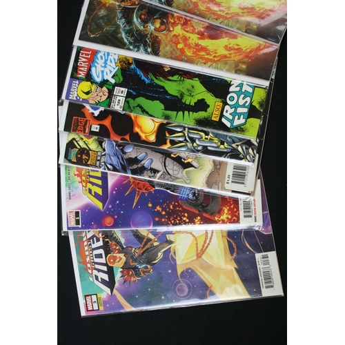 128 - Comics - Around 130 contemporary Marvel comics to include Spiderman, Venom, Black Bolt #1, Deadpool,... 