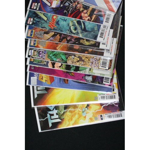 128 - Comics - Around 130 contemporary Marvel comics to include Spiderman, Venom, Black Bolt #1, Deadpool,... 