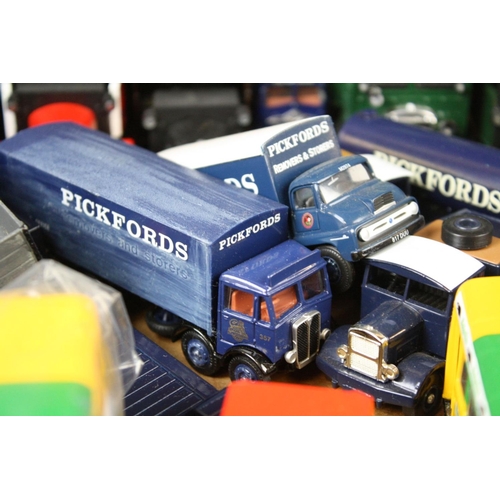 371 - Collection of diecast model buses and models to include Corgi, EFE, Britbus, Dinky etc, vg condition... 