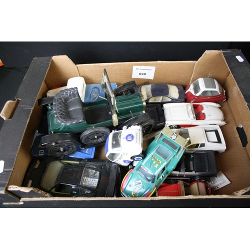 497 - 26 Diecast models, mainly 1:18 to 1:24 scale to include Burago, Polistil, Solido etc, 4 with display... 