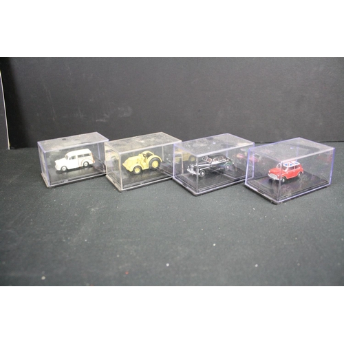 498 - Around 42 boxed / cased diecast models to include 007 James Bond, cased Oxford Diecast, Classic Cars... 