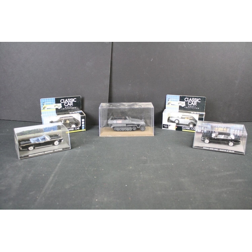 498 - Around 42 boxed / cased diecast models to include 007 James Bond, cased Oxford Diecast, Classic Cars... 