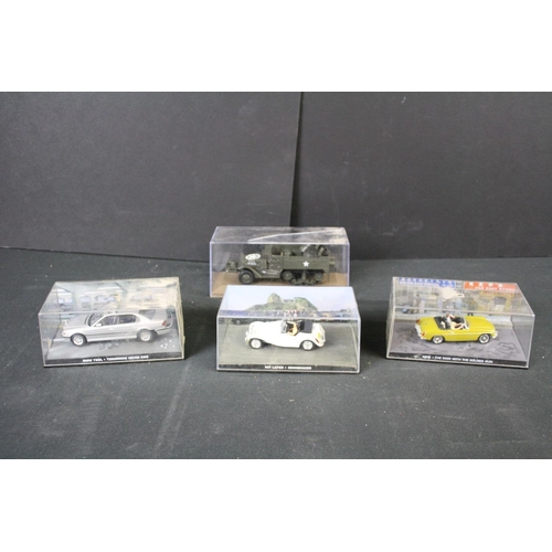 498 - Around 42 boxed / cased diecast models to include 007 James Bond, cased Oxford Diecast, Classic Cars... 