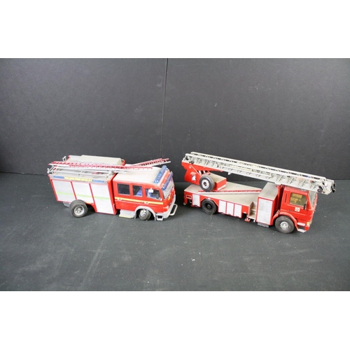 499 - 28 Fire Engine models, mainly diecast and plastic examples to include Dinky 955 Fire Engine x 2, oth... 