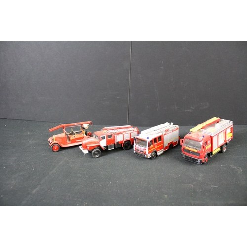 499 - 28 Fire Engine models, mainly diecast and plastic examples to include Dinky 955 Fire Engine x 2, oth... 