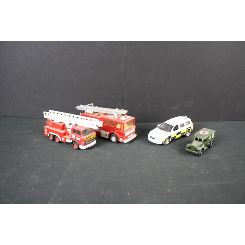 499 - 28 Fire Engine models, mainly diecast and plastic examples to include Dinky 955 Fire Engine x 2, oth... 