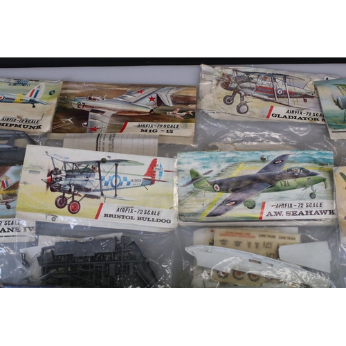 297 - Airfix - 18 Boxed / bagged model kits to include 12 x bagged Aircraft (Fw 190D, Bristol Bulldog, Hur... 