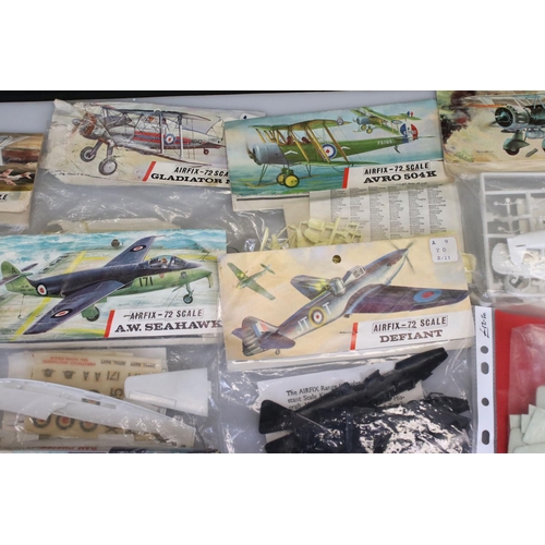 297 - Airfix - 18 Boxed / bagged model kits to include 12 x bagged Aircraft (Fw 190D, Bristol Bulldog, Hur... 