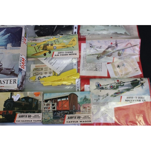 297 - Airfix - 18 Boxed / bagged model kits to include 12 x bagged Aircraft (Fw 190D, Bristol Bulldog, Hur... 