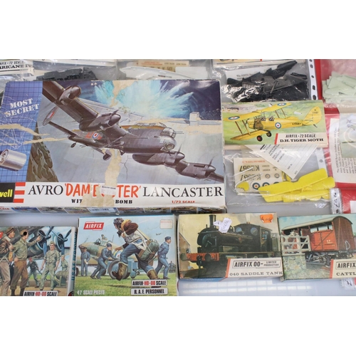 297 - Airfix - 18 Boxed / bagged model kits to include 12 x bagged Aircraft (Fw 190D, Bristol Bulldog, Hur... 