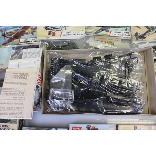 297 - Airfix - 18 Boxed / bagged model kits to include 12 x bagged Aircraft (Fw 190D, Bristol Bulldog, Hur... 