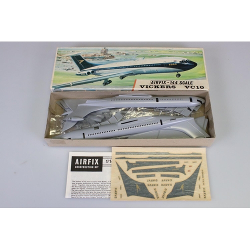 298 - Airfix - 12 Boxed 144 (red stripe) Aircraft model kits to include 4 x Series 3 (Boing 737, H.P. 42 