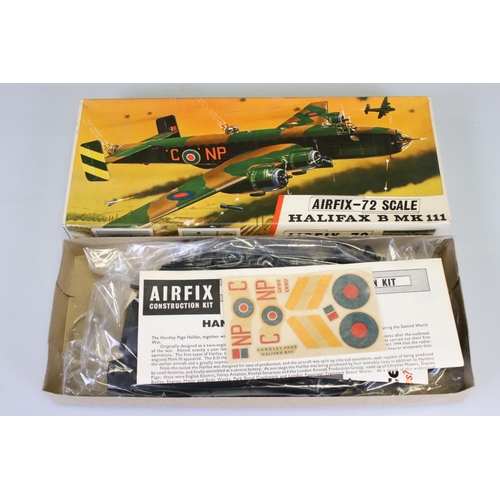 300 - Airfix - 20 Boxed 72 (red stripe) Aircraft model kits to include 11 x Series 2 (MIG. 21, Meteor III,... 