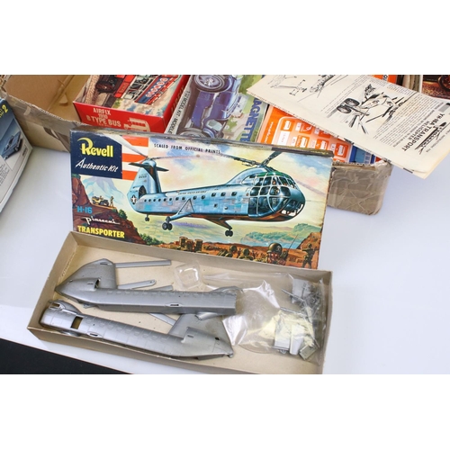 205 - Nine boxed plastic model kits to include AMT ERTL 1964 Impala SS, Puro Vintage Brass Car, Revell H16... 