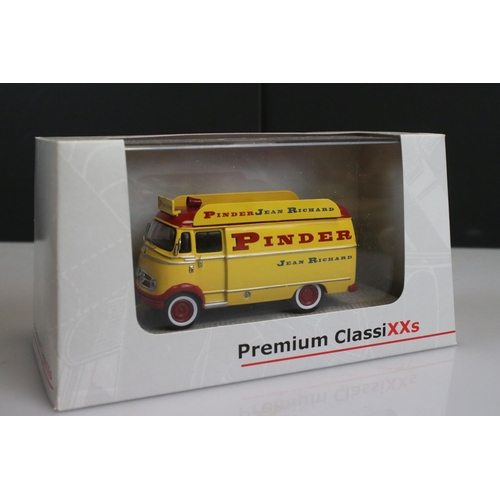 351 - 11 Boxed / cased Premium ClassiXXs diecast models, all featuring circus decals, excellent