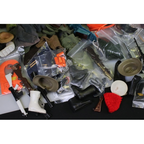 323 - Action Man - Collection of Palitoy accessories to include various clothing, weapons, boots etc