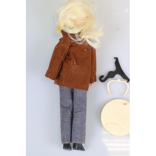 326 - Boxed 1960's Pedigree Sindy Doll, Blonde, dressed in original Sindy brown jacket, other clothes unma... 