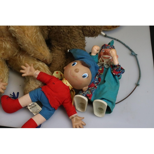 336 - 5 Mid century Teddy Bears together with 2 further Teddy Bears, Approximately 14 Hand Puppets includi... 