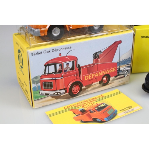 566 - Three boxed diecast models, to include Budgie 702 Scammell Scarab (box has minor tearing to end flap... 