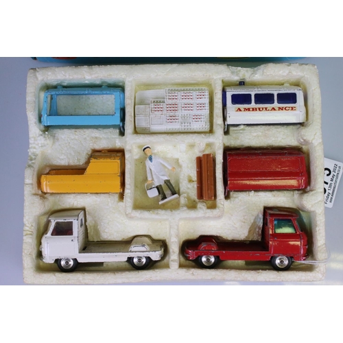 575 - Three boxed Corgi diecast models to include Major 1127 Simon Snorkel Fire Engine, Major 1128 Priestm... 