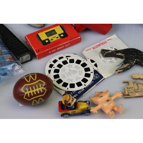 185 - Collection of vintage toys to include View Master, Steve Jackson's Battle Cards, Tinplate Hippo, Rus... 