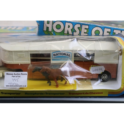 195 - Boxed Corgi 1105 Horse Transporter diecast model with additional horse figures, diecast excellent, b... 